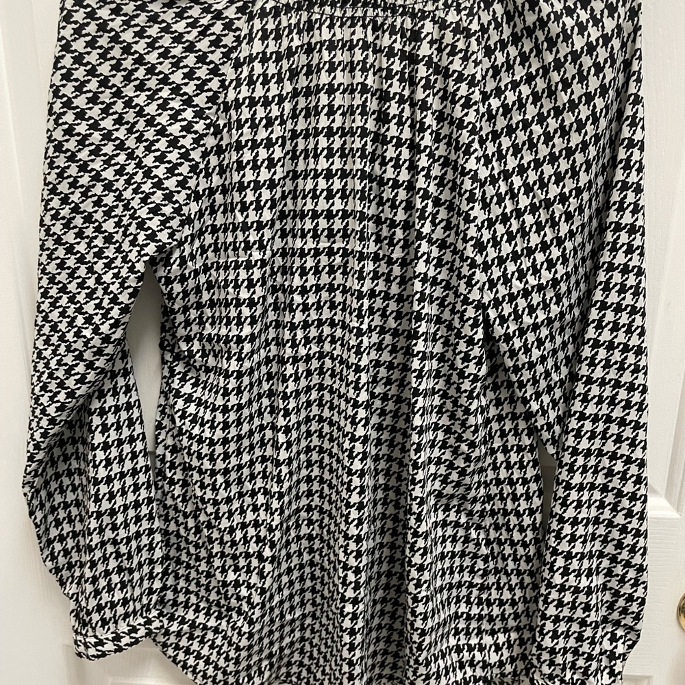 Motherhood Black and White Houndstooth Blouse - Picture 3 of 3